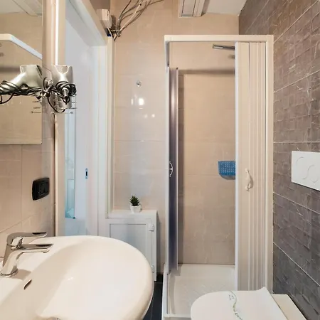 Gaudi - Vicens * سانت إيزيدورو