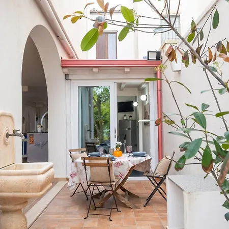 Holiday home Gaudi - Vicens Sant Isidoro (Apulia)