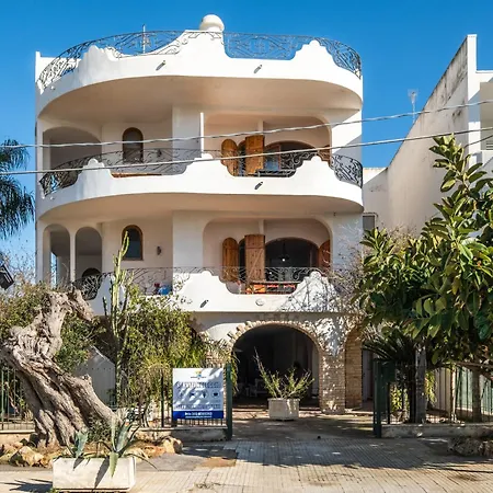 Gaudi - Vicens Sant Isidoro (Apulia)
